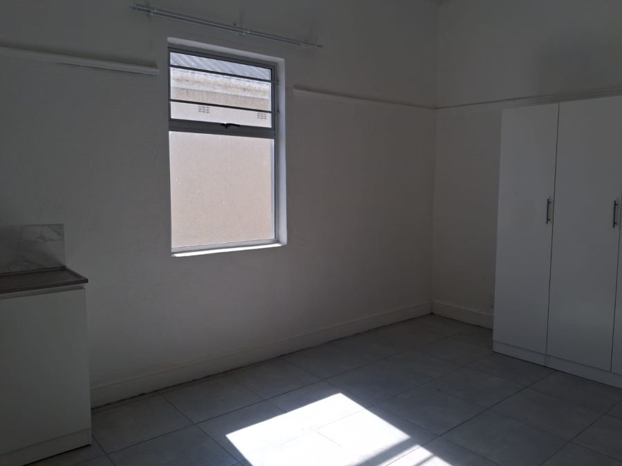 To Let 1 Bedroom Property for Rent in Quigney Eastern Cape